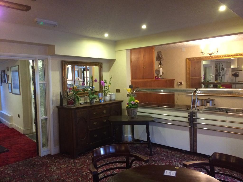 Half Moon Hotel Alford  Extérieur photo