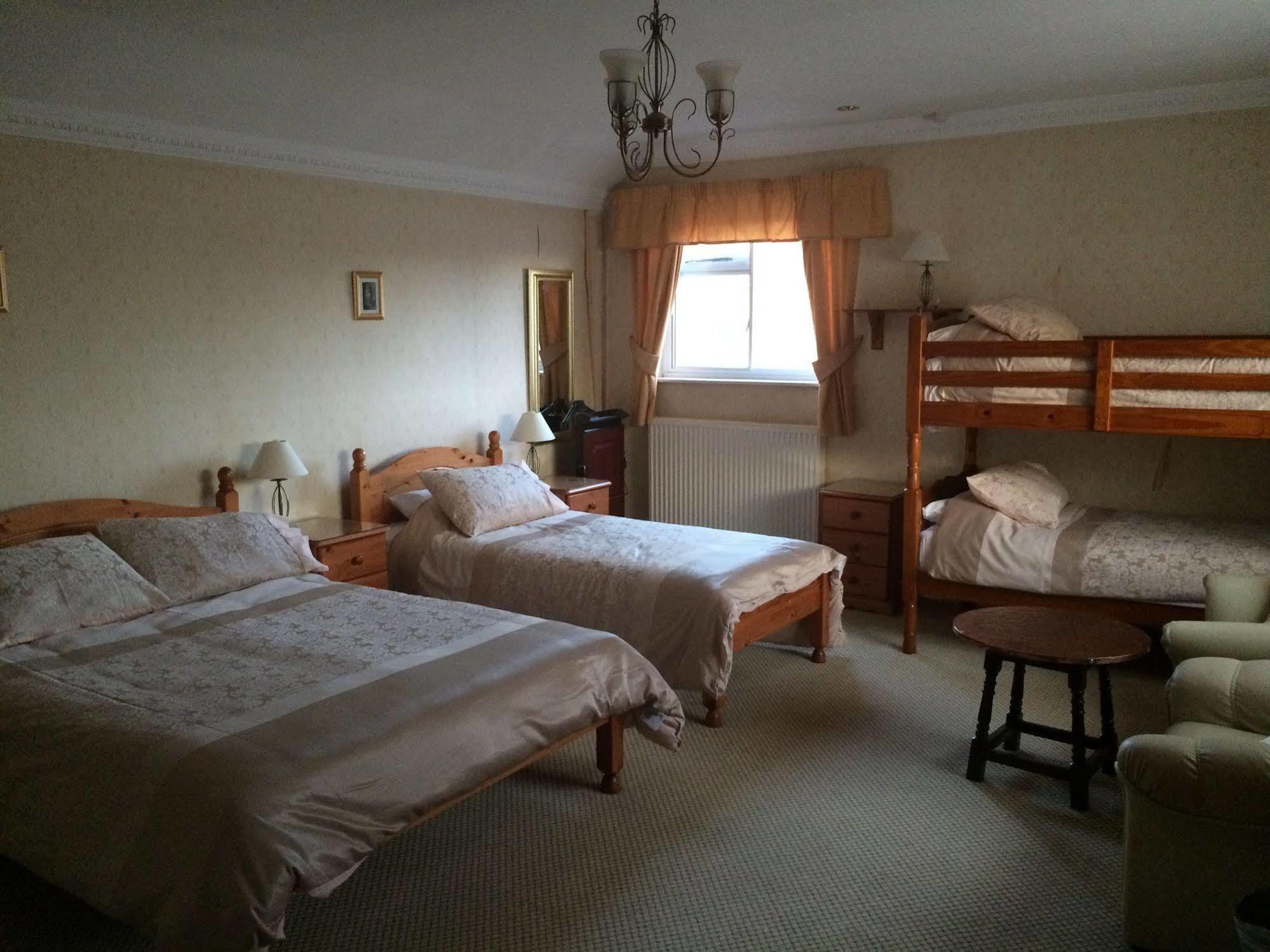 Half Moon Hotel Alford  Extérieur photo