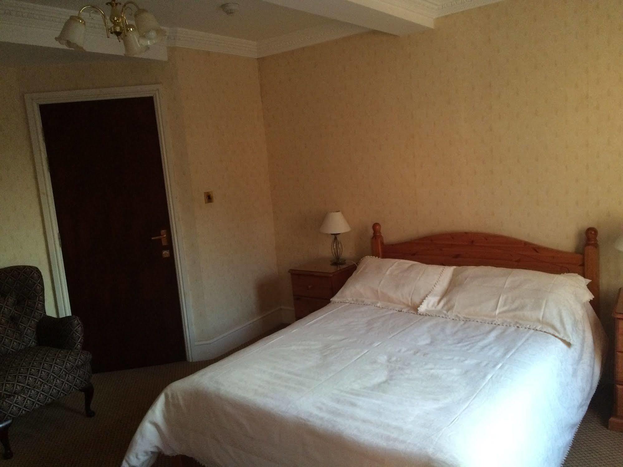 Half Moon Hotel Alford  Extérieur photo