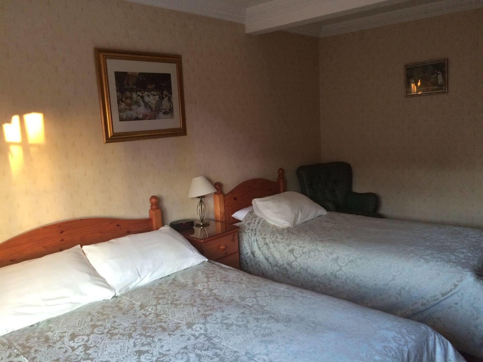 Half Moon Hotel Alford  Extérieur photo