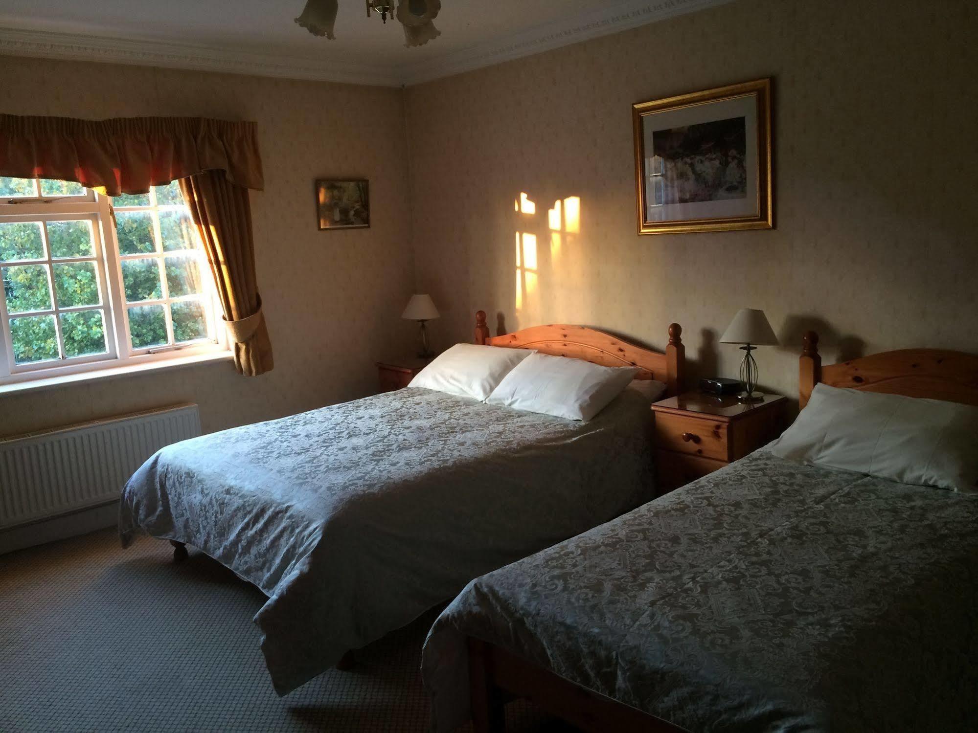 Half Moon Hotel Alford  Extérieur photo