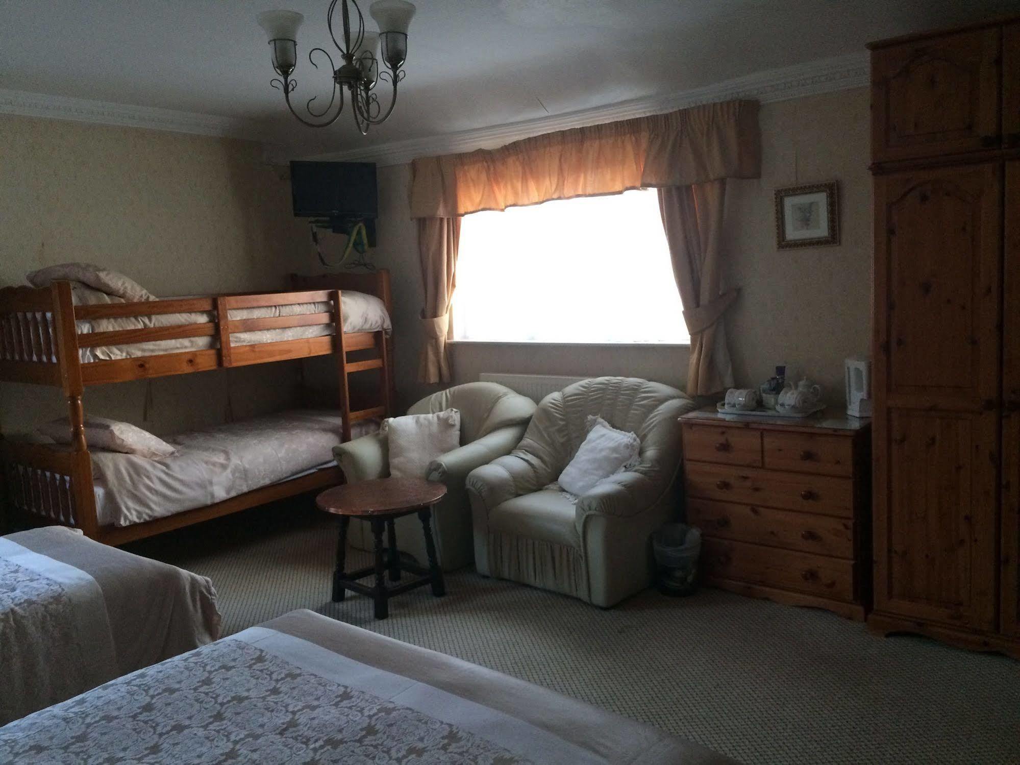 Half Moon Hotel Alford  Extérieur photo