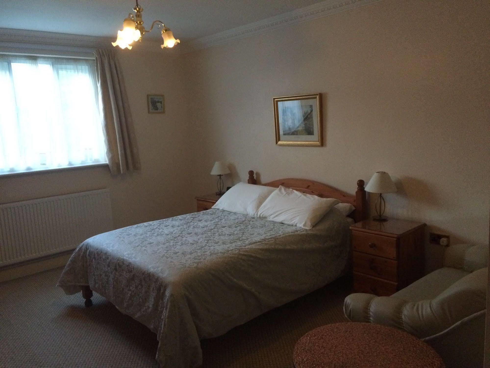 Half Moon Hotel Alford  Extérieur photo