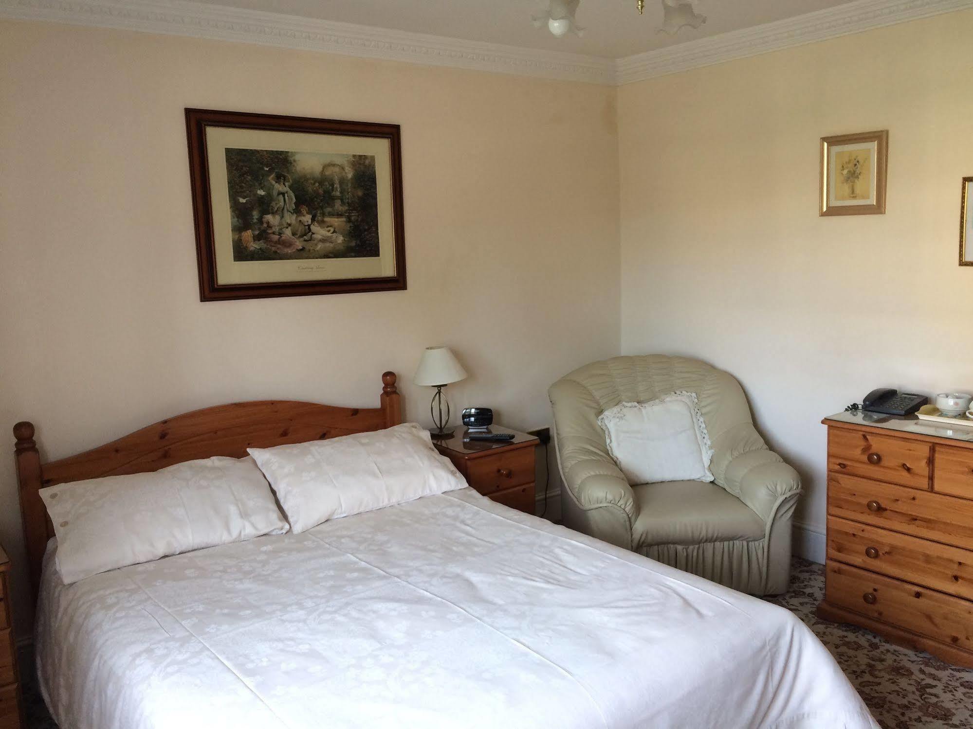 Half Moon Hotel Alford  Extérieur photo