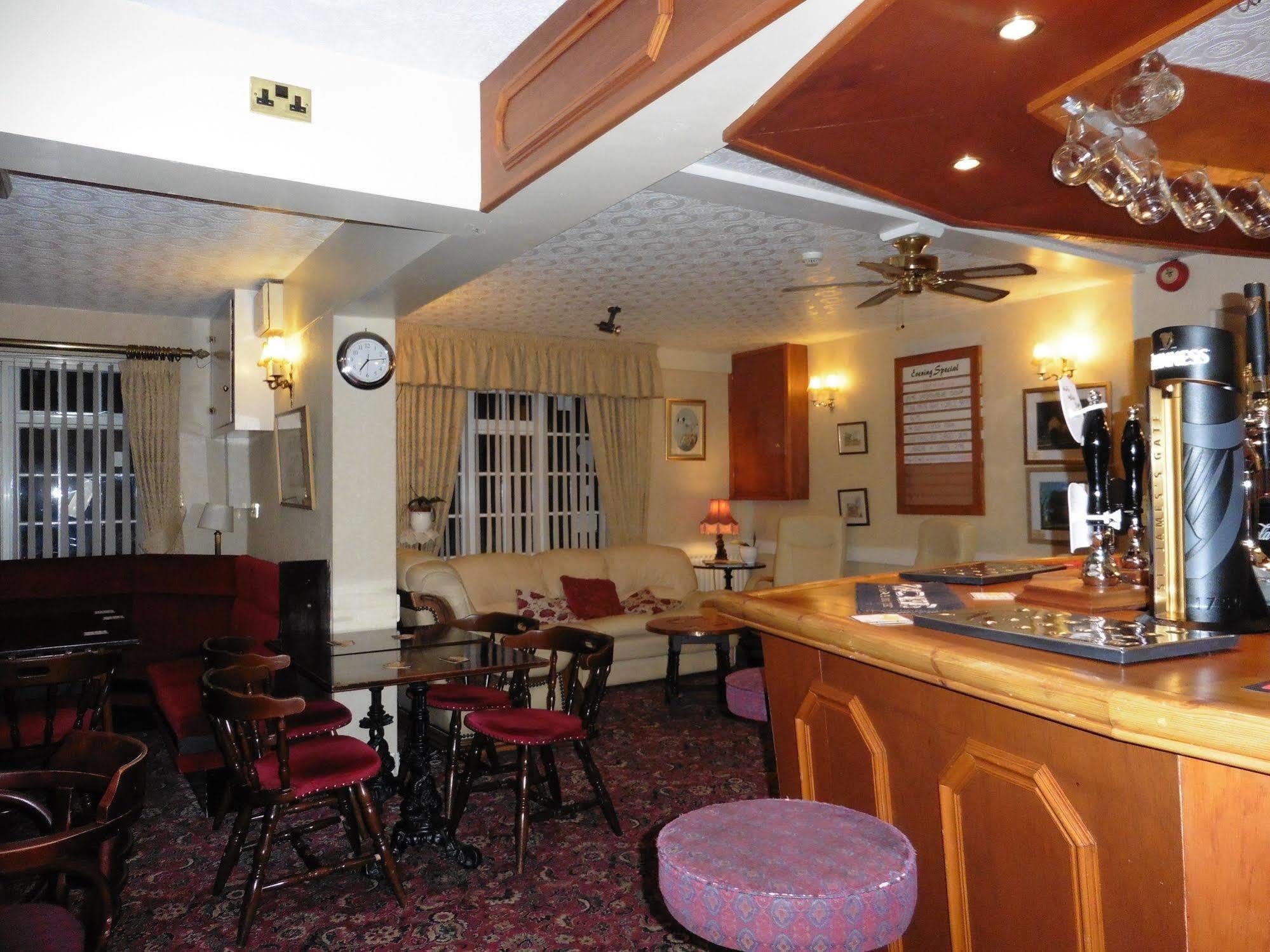 Half Moon Hotel Alford  Extérieur photo